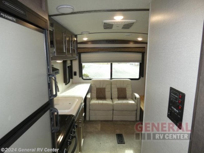 2018 Sunset Trail Super Lite SS200RD by CrossRoads from General RV Center in Elizabethtown, Pennsylvania