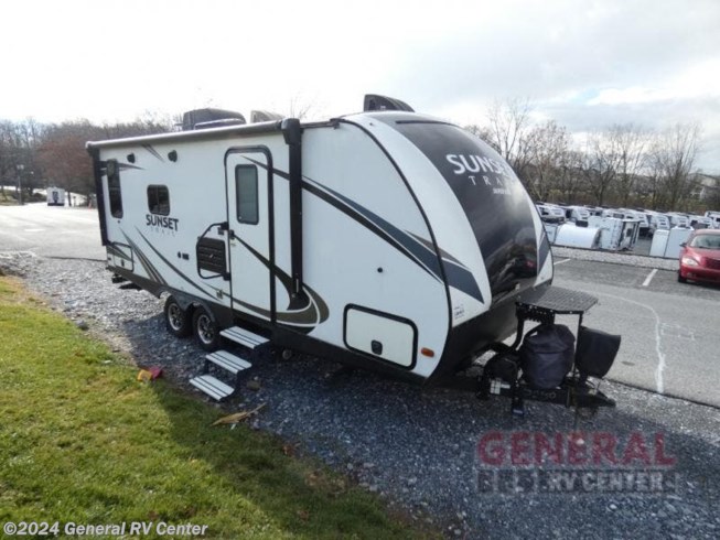 Used 2018 CrossRoads Sunset Trail Super Lite SS200RD available in Elizabethtown, Pennsylvania