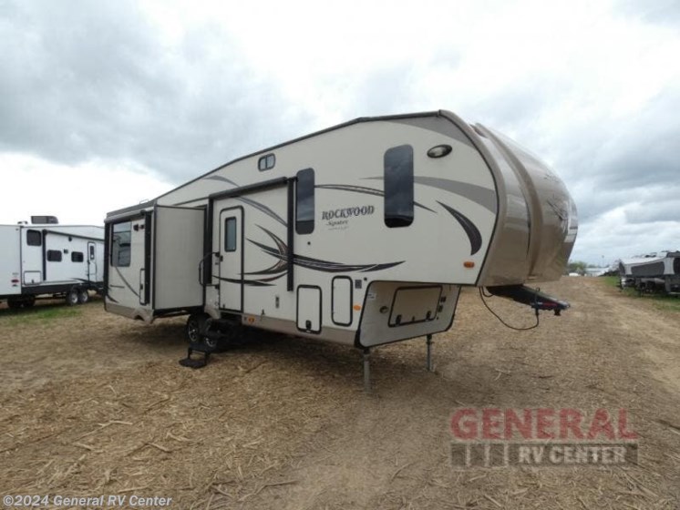 Used 2016 Forest River Rockwood Signature Ultra Lite 8299BS available in Elizabethtown, Pennsylvania