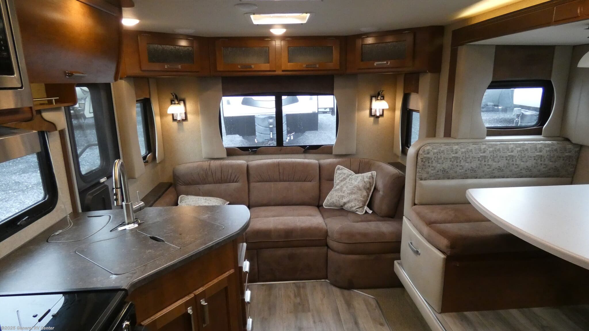 2020 Lance 2375 - Used Travel Trailer For Sale by General RV Center in Elizabethtown, Pennsylvania