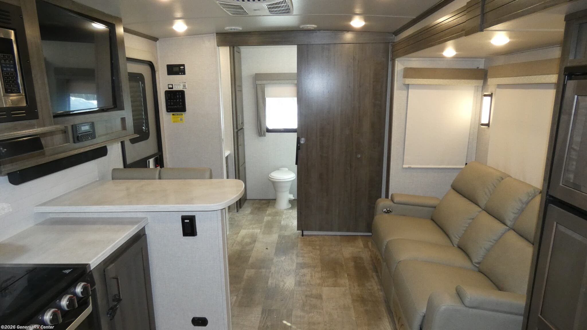 2022 Forest River Flagstaff Classic 826RBS - Used Travel Trailer For Sale by General RV Center in Elizabethtown, Pennsylvania