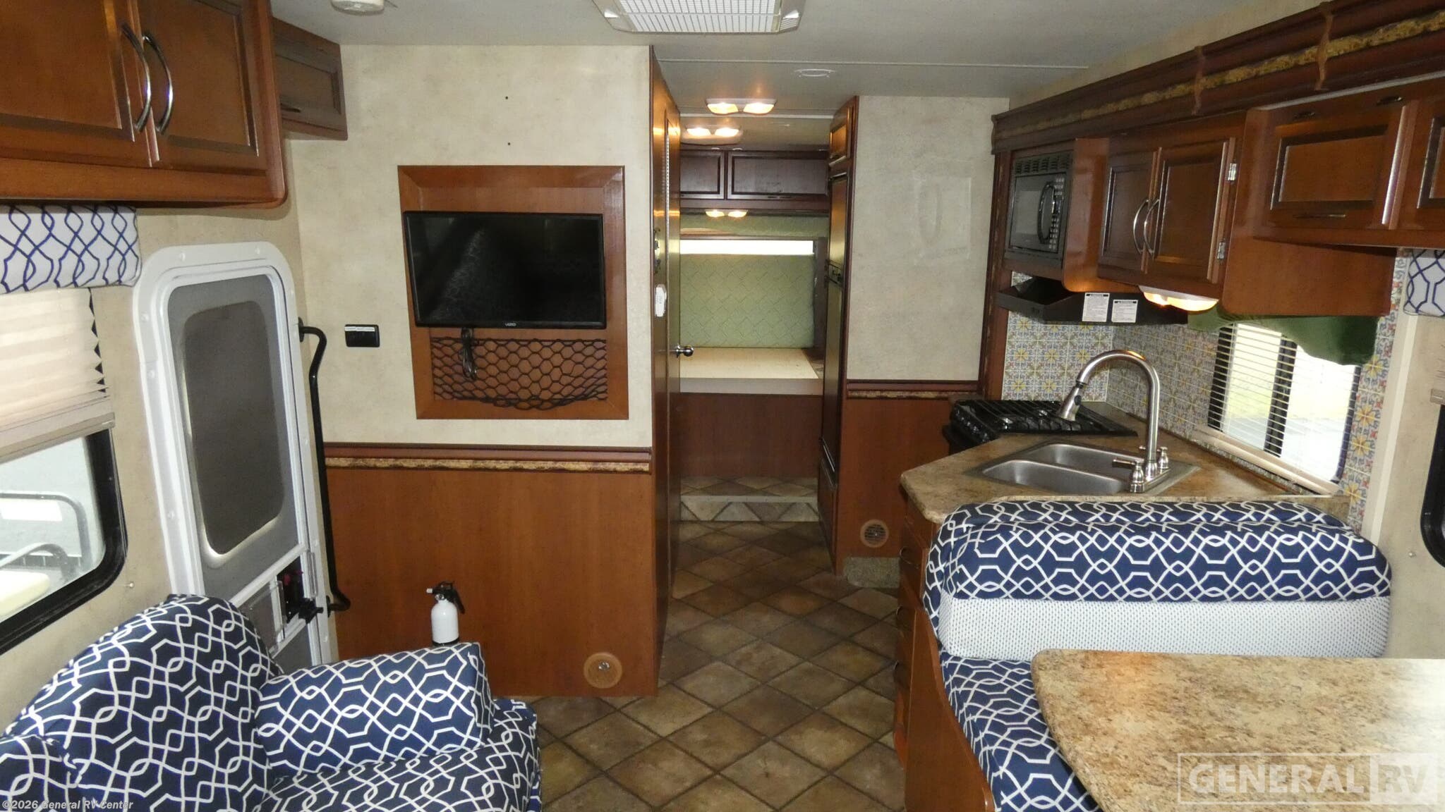 2013 Thor Motor Coach Freedom Elite 28Z - Used Class C For Sale by General RV Center in Elizabethtown, Pennsylvania
