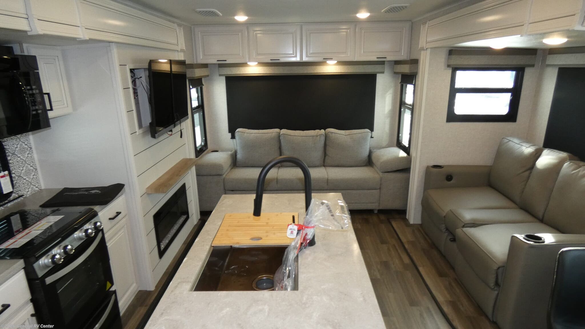 2025 Open Range 322RLS - Used Travel Trailer For Sale by General RV Center in Elizabethtown, Pennsylvania