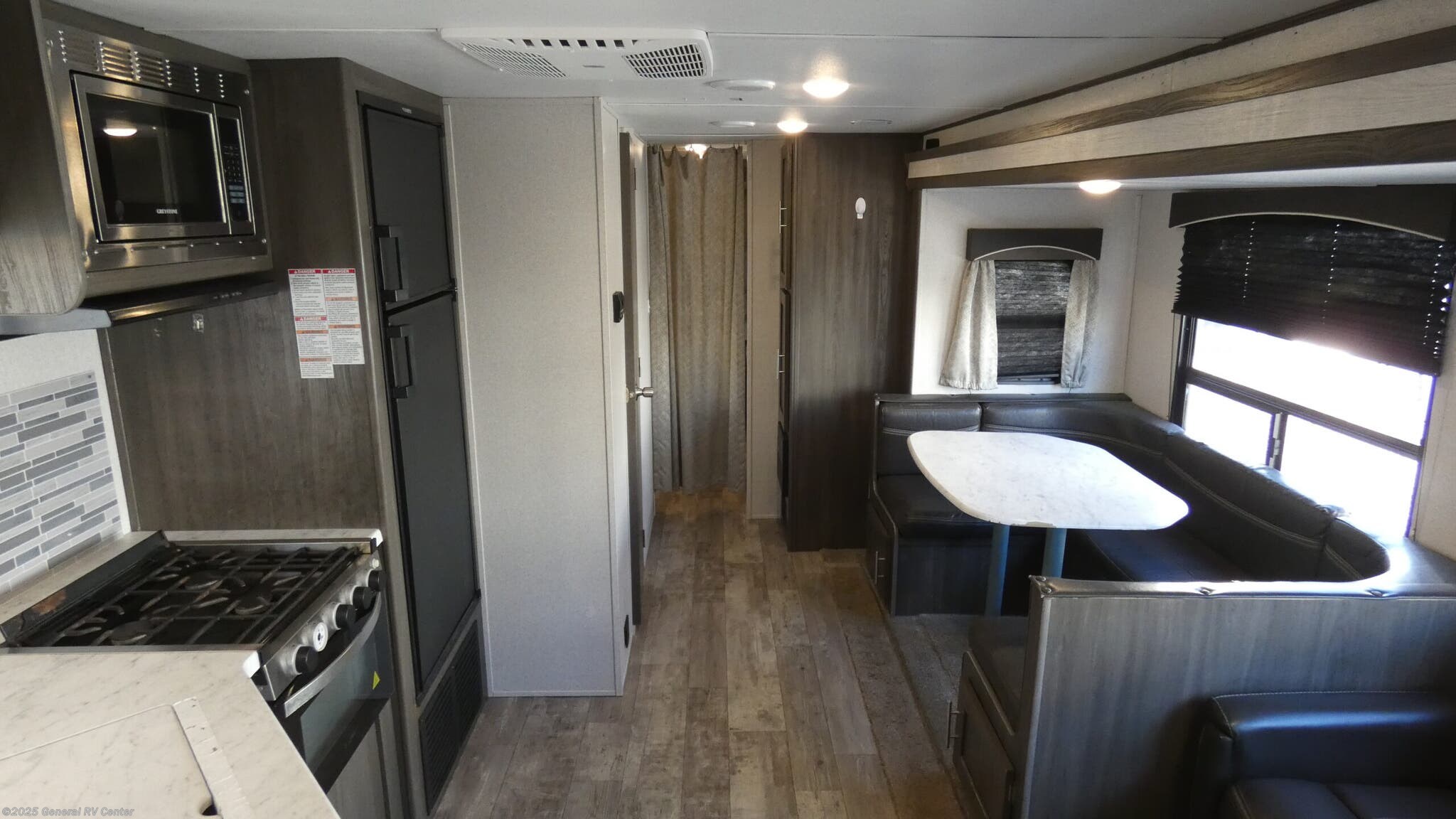 2021 Forest River Shasta 30QB - Used Travel Trailer For Sale by General RV Center in Elizabethtown, Pennsylvania