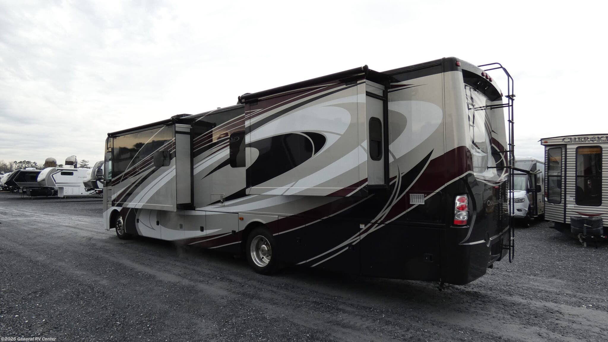 2015 Challenger 37ND by Thor Motor Coach from General RV Center in Elizabethtown, Pennsylvania