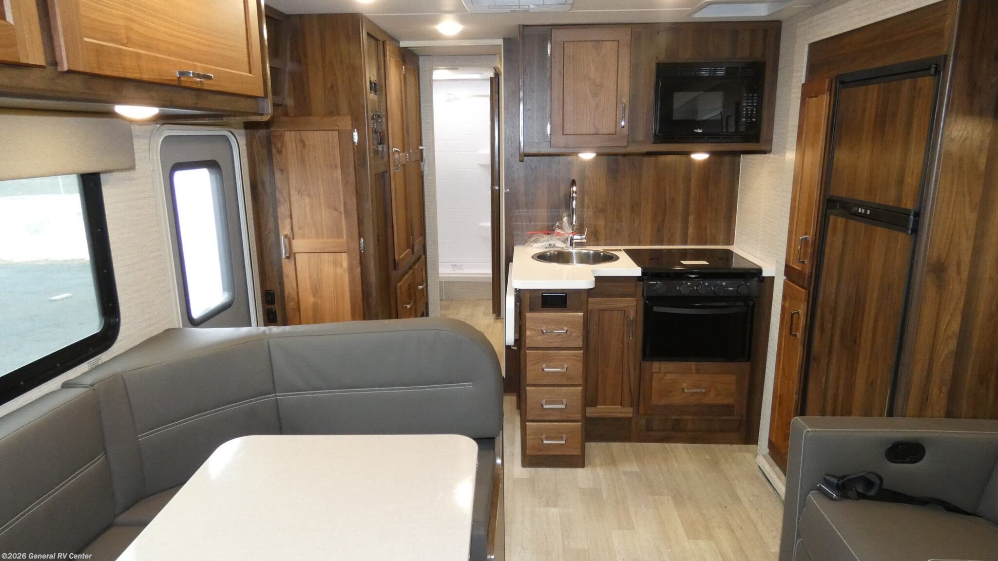 2025 Winnebago Minnie Winnie 26T - Used Class C For Sale by General RV Center in Elizabethtown, Pennsylvania