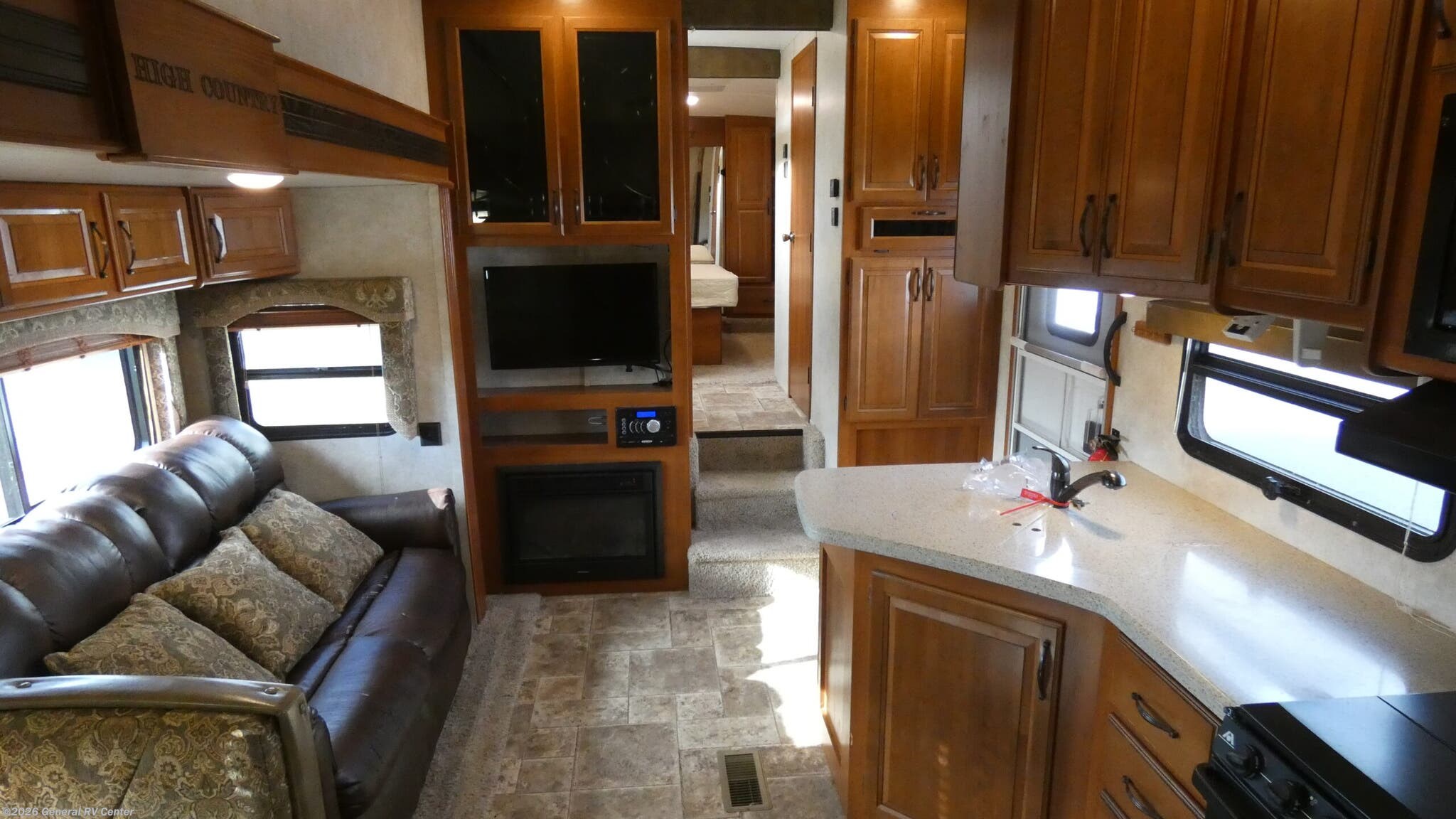 Used 2014 Keystone Montana High Country 338DB available in Elizabethtown, Pennsylvania