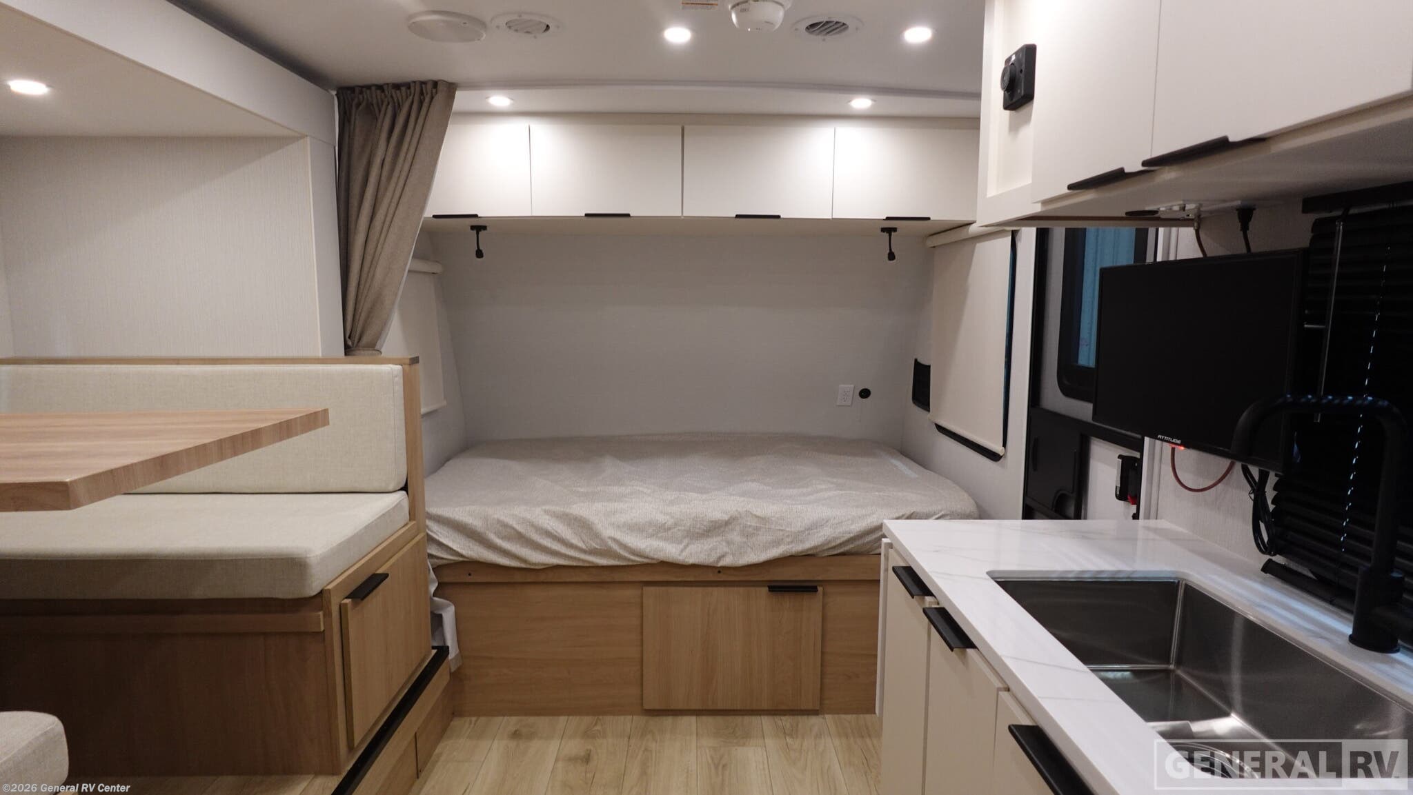 New 2026 Winnebago Micro Minnie 2100BH available in Elizabethtown, Pennsylvania