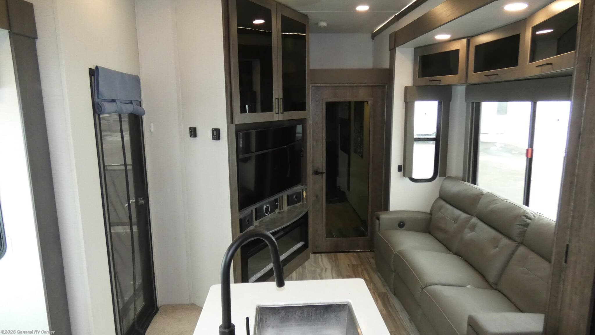 2023 Alliance RV Valor 42V13 - Used Fifth Wheel For Sale by General RV Center in Elizabethtown, Pennsylvania