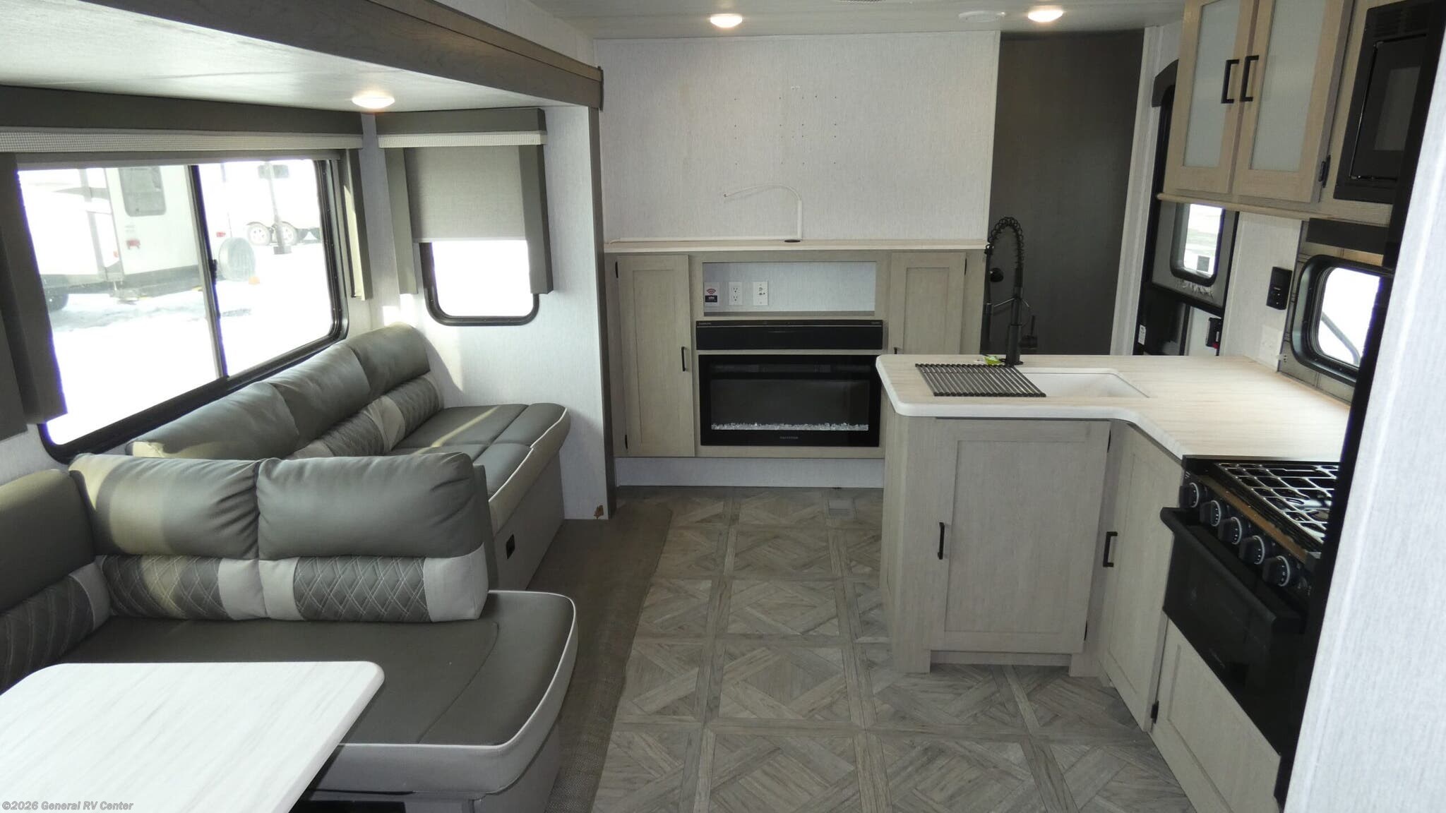 Used 2024 Forest River Salem 31KQBTS available in Elizabethtown, Pennsylvania
