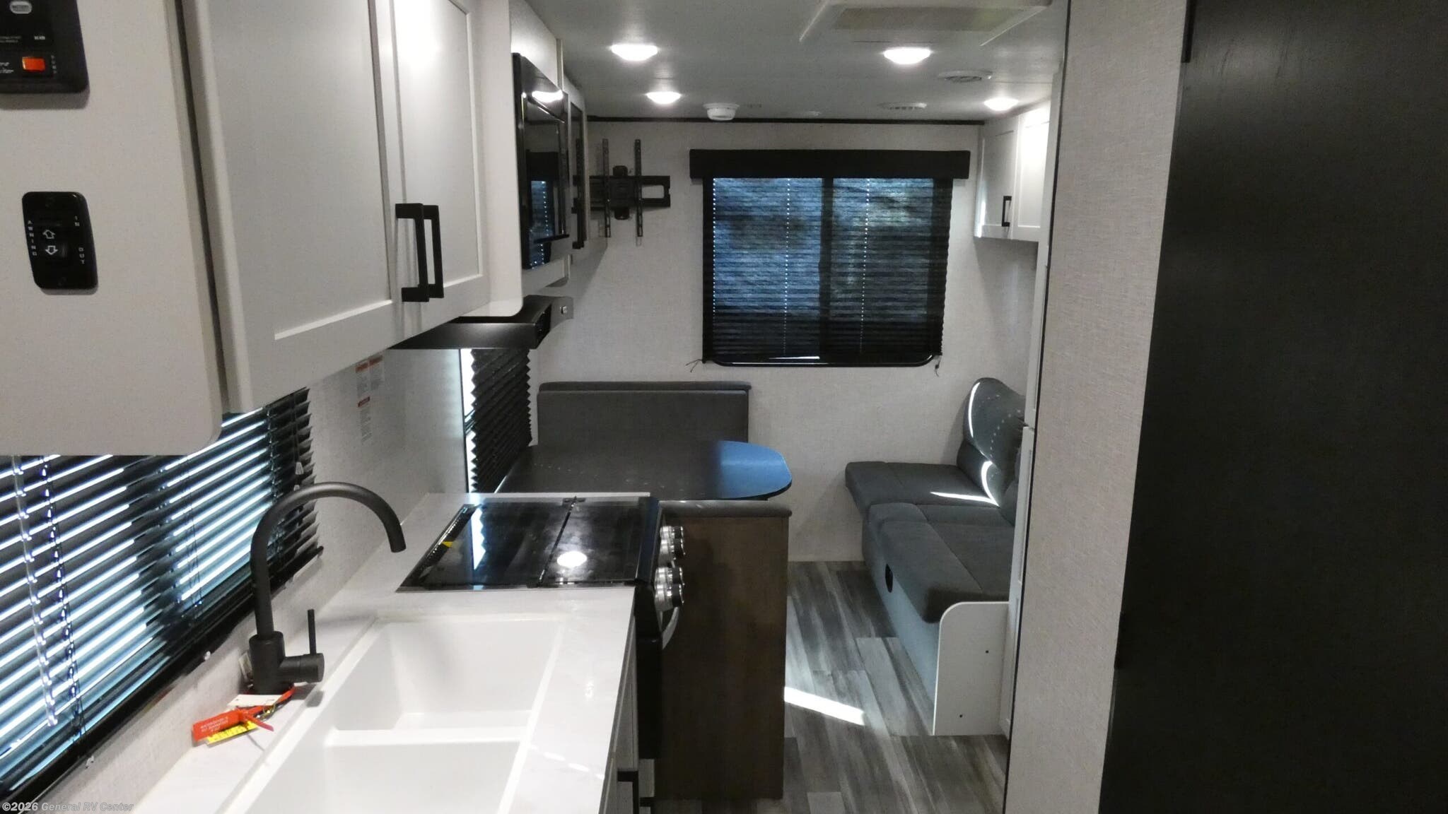 2025 Jayco Jay Flight SLX 210QB - Used Travel Trailer For Sale by General RV Center in Elizabethtown, Pennsylvania