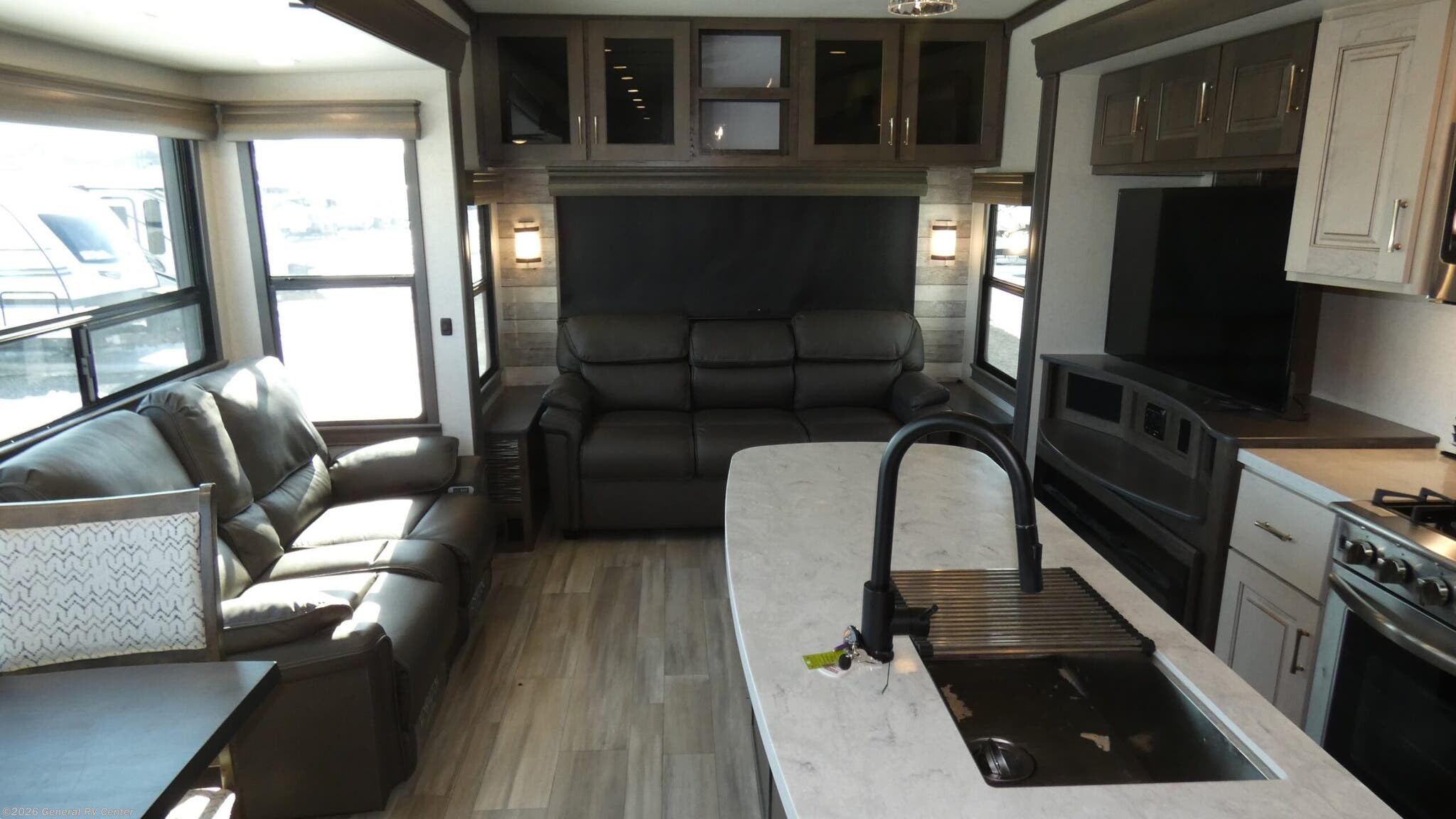 2022 Alliance RV Paradigm 390MP - Used Fifth Wheel For Sale by General RV Center in Elizabethtown, Pennsylvania