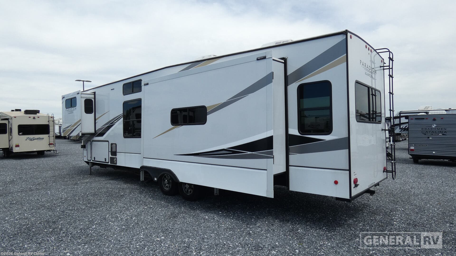 2022 Paradigm 390MP by Alliance RV from General RV Center in Elizabethtown, Pennsylvania