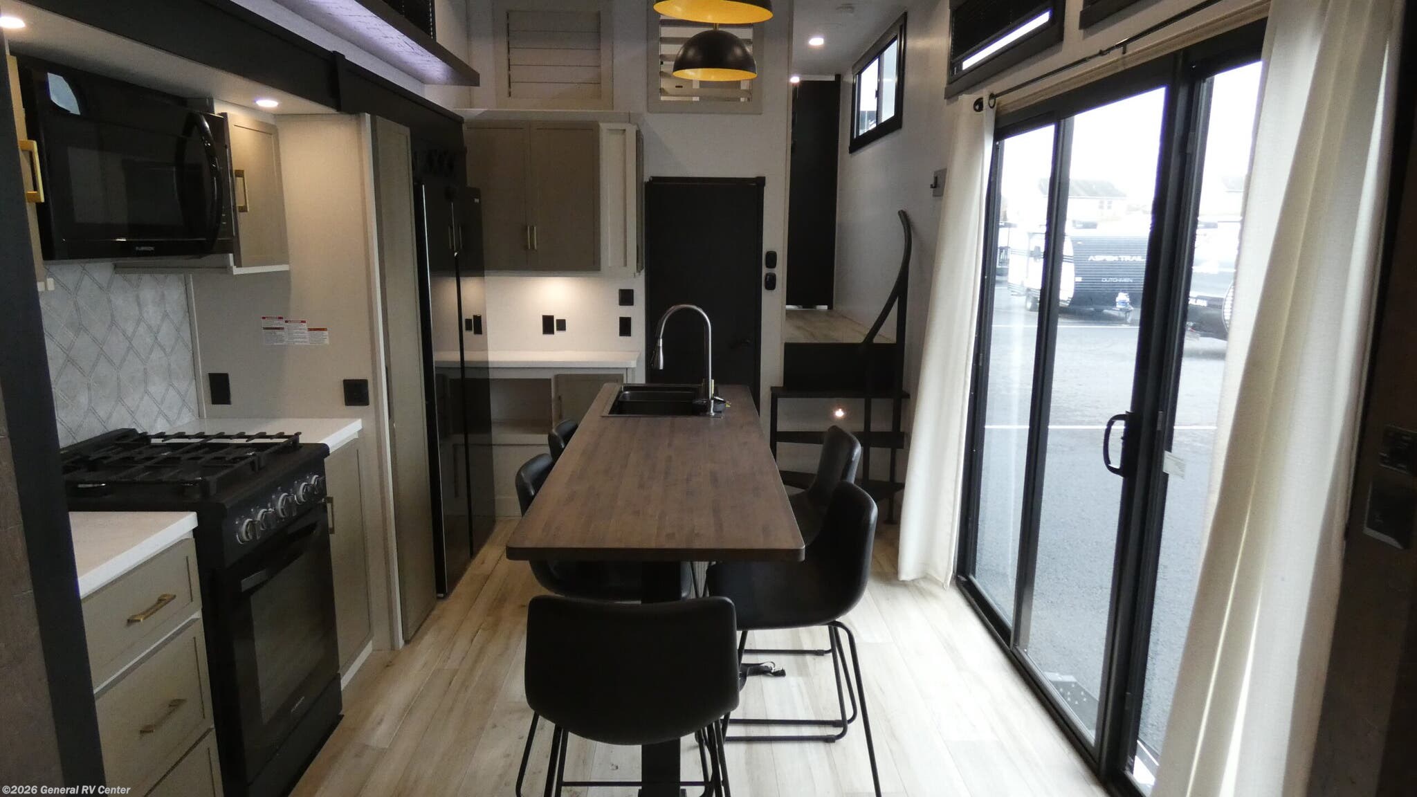 Used 2025 Forest River HERITAGE GLEN ROOST43 available in Elizabethtown, Pennsylvania