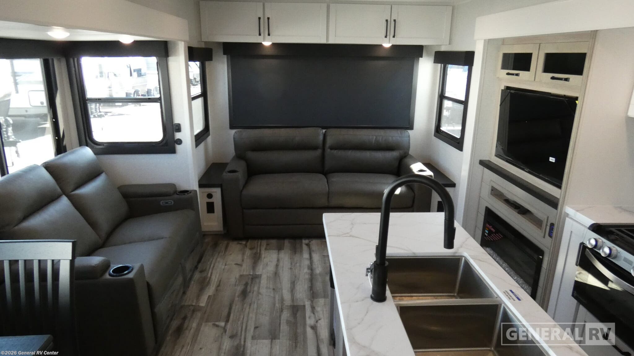 2026 Highland Ridge ROAMER LIGHT DUTY 29RLTS - New Travel Trailer For Sale by General RV Center in Elizabethtown, Pennsylvania