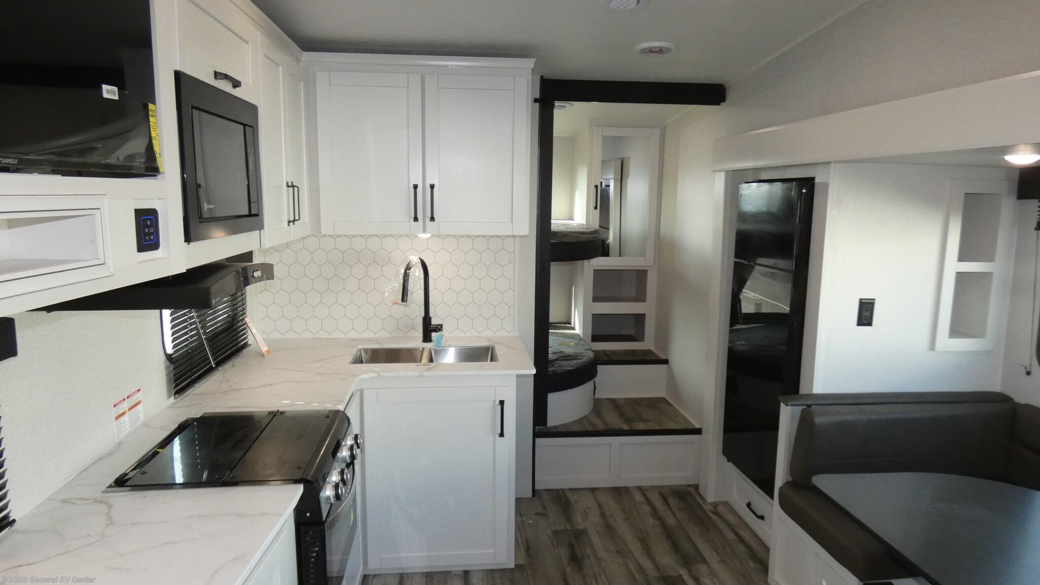2026 Highland Ridge ROAMER LIGHT DUTY 28DBSS - New Fifth Wheel For Sale by General RV Center in Elizabethtown, Pennsylvania