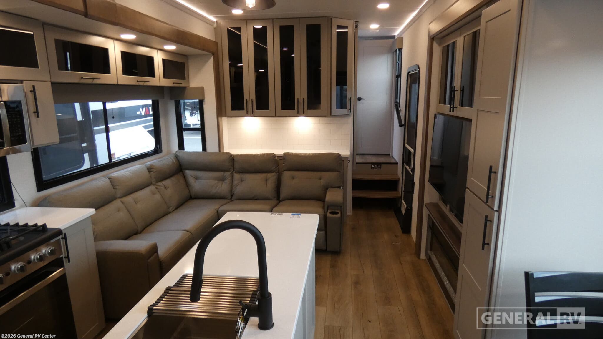New 2026 Alliance RV Valor 41V13 available in Elizabethtown, Pennsylvania