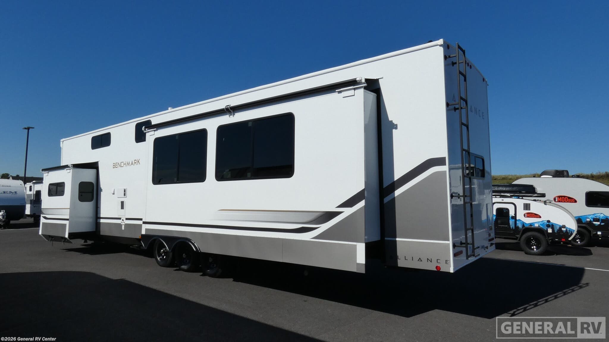 2026 Benchmark 44RKL by Alliance RV from General RV Center in Elizabethtown, Pennsylvania