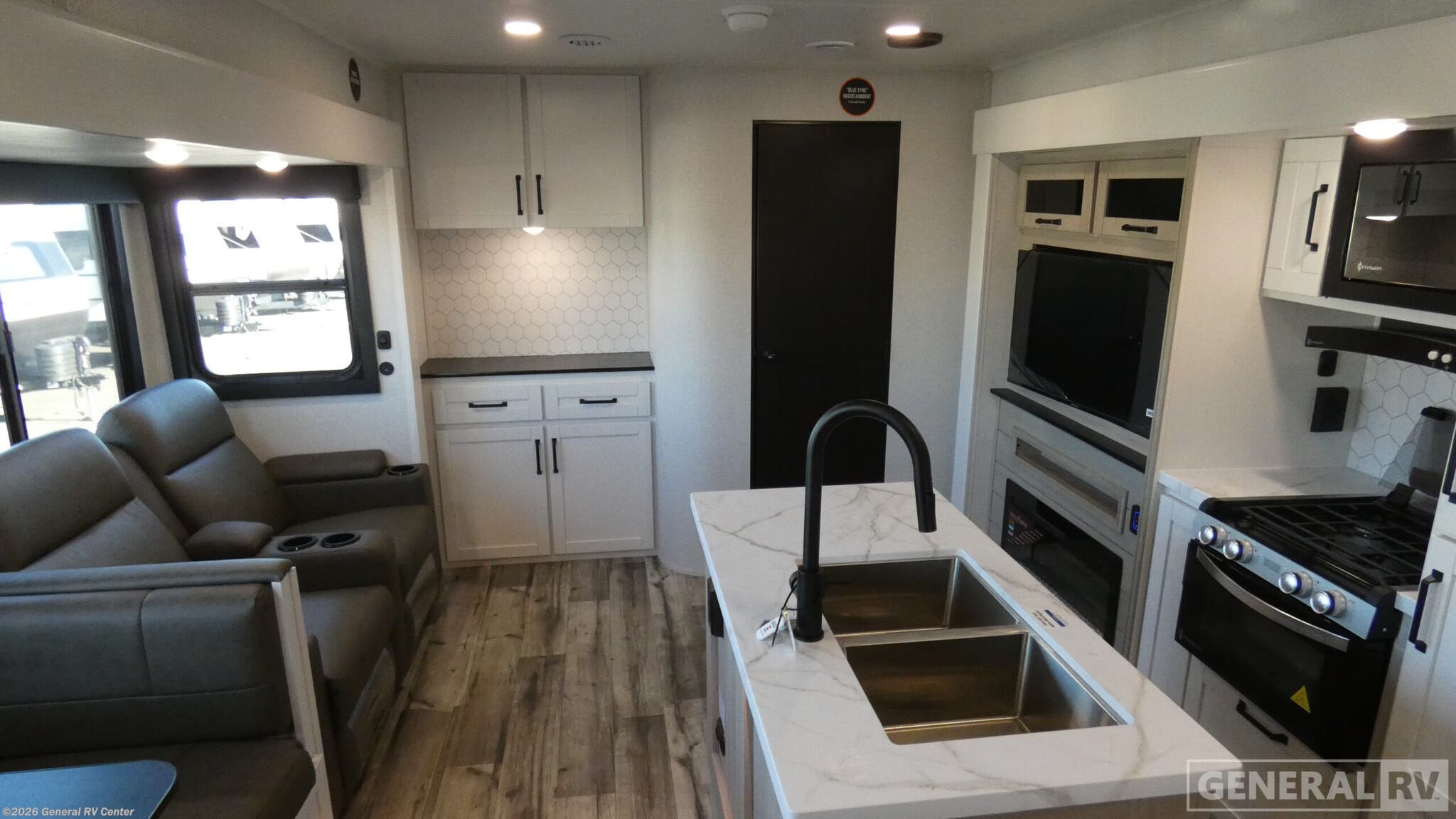 2026 Highland Ridge Roamer Light Duty 31TBTS - New Travel Trailer For Sale by General RV Center in Elizabethtown, Pennsylvania