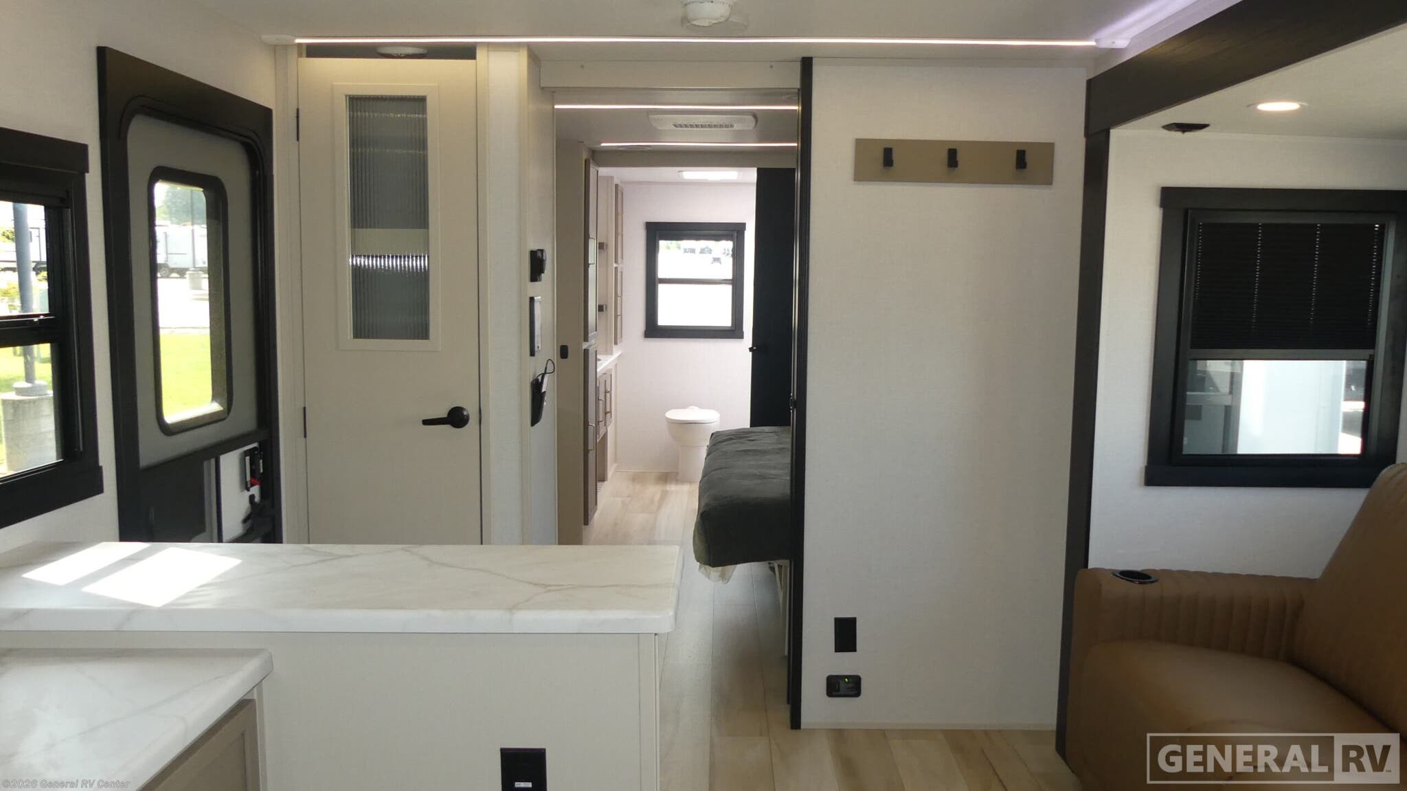 2026 Forest River SALEM-HEM 261FKRB - New Travel Trailer For Sale by General RV Center in Elizabethtown, Pennsylvania