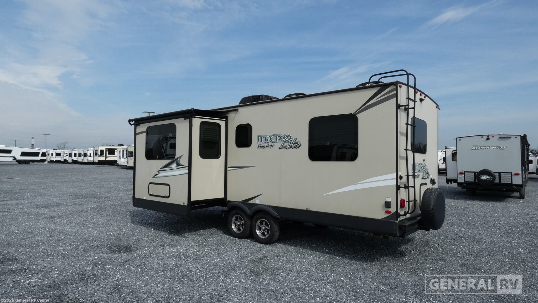 2020 Flagstaff Micro Lite 25FKS by Forest River from General RV Center in Elizabethtown, Pennsylvania