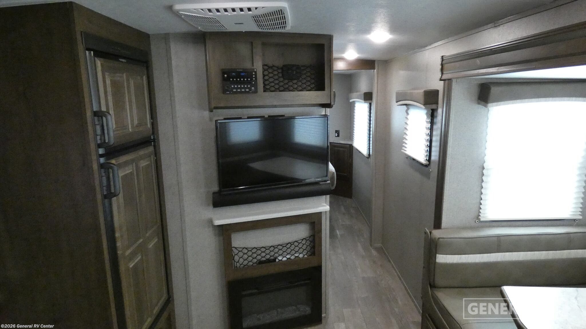 2020 Forest River Flagstaff Micro Lite 25FKS - Used Travel Trailer For Sale by General RV Center in Elizabethtown, Pennsylvania