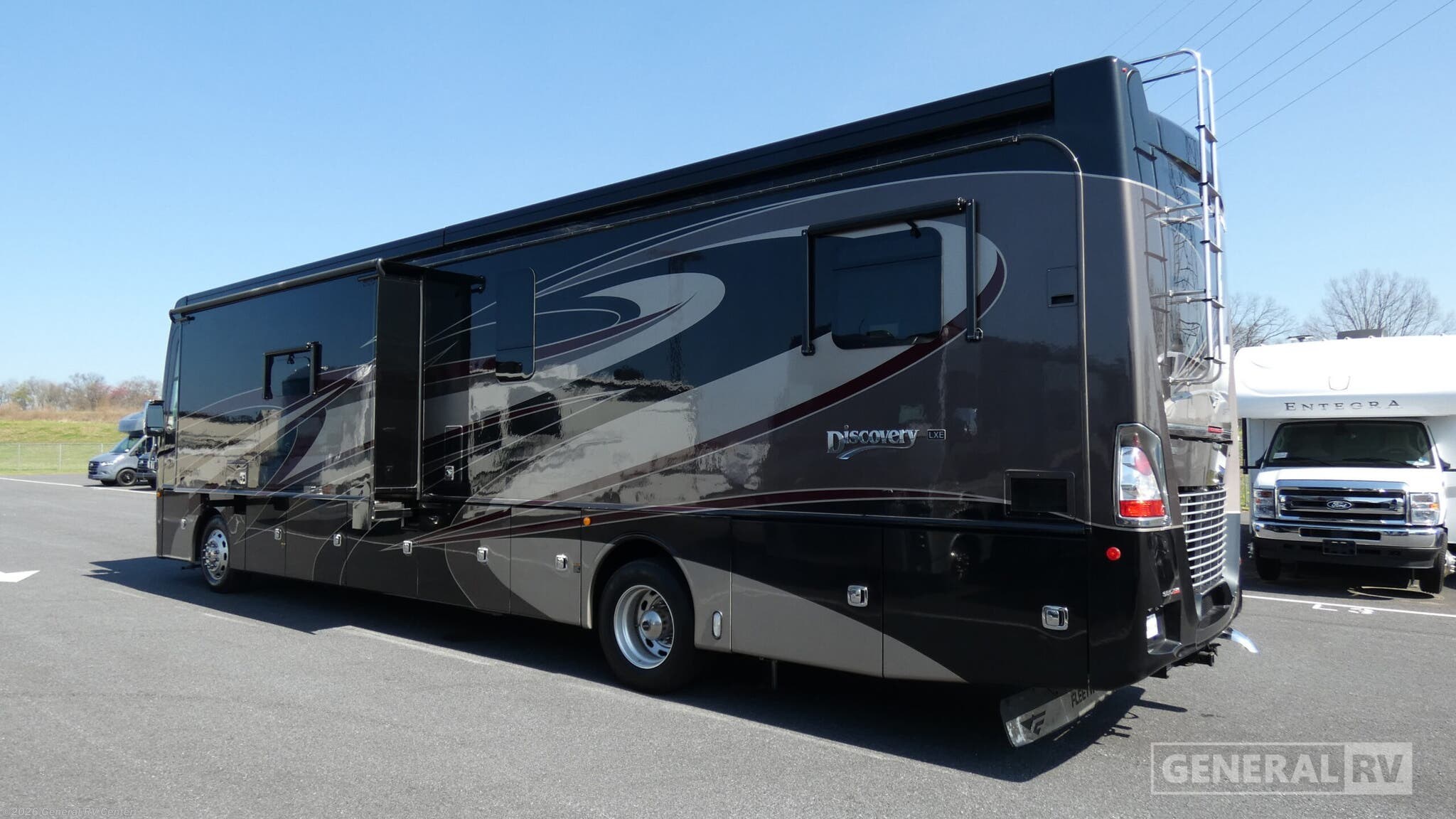 2018 Discovery LXE 40G by Fleetwood from General RV Center in Elizabethtown, Pennsylvania