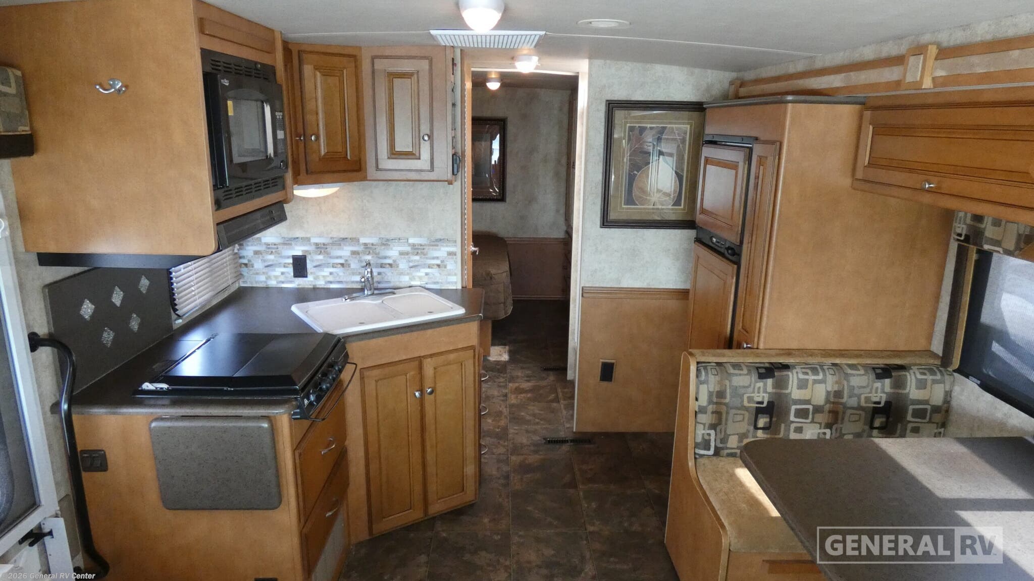 2012 Winnebago Sunstar 26P - Used Class A For Sale by General RV Center in Elizabethtown, Pennsylvania