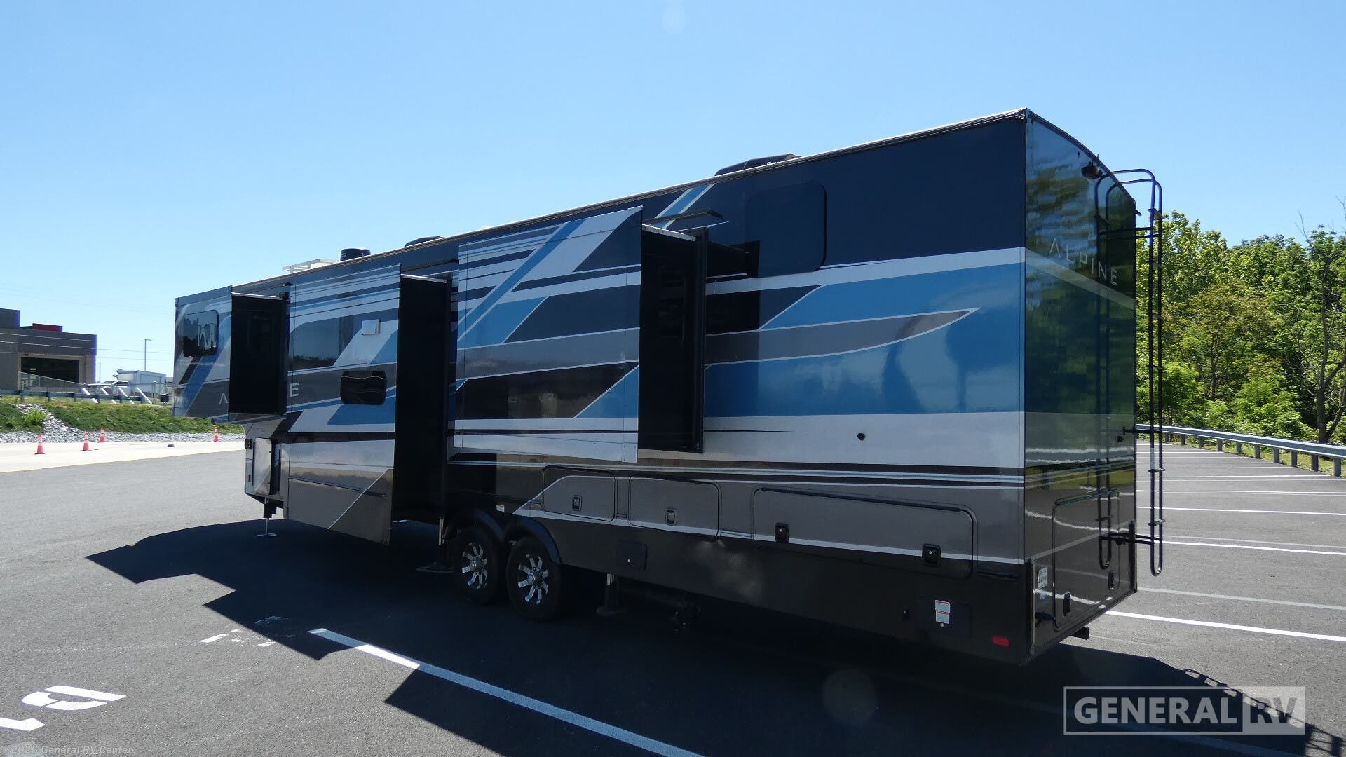 2025 Alpine 3700FL by Keystone from General RV Center in Elizabethtown, Pennsylvania