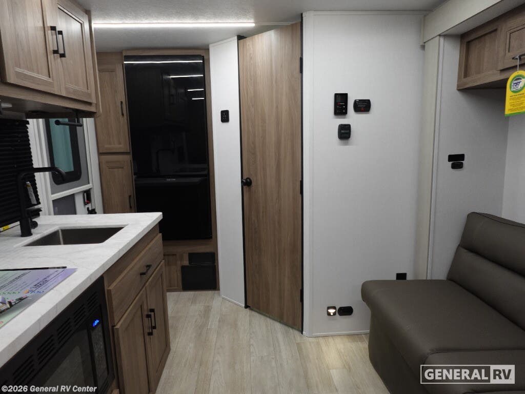 2026 Coachmen Freedom EXPRS 19SE - New Travel Trailer For Sale by General RV Center in Wayland, Michigan