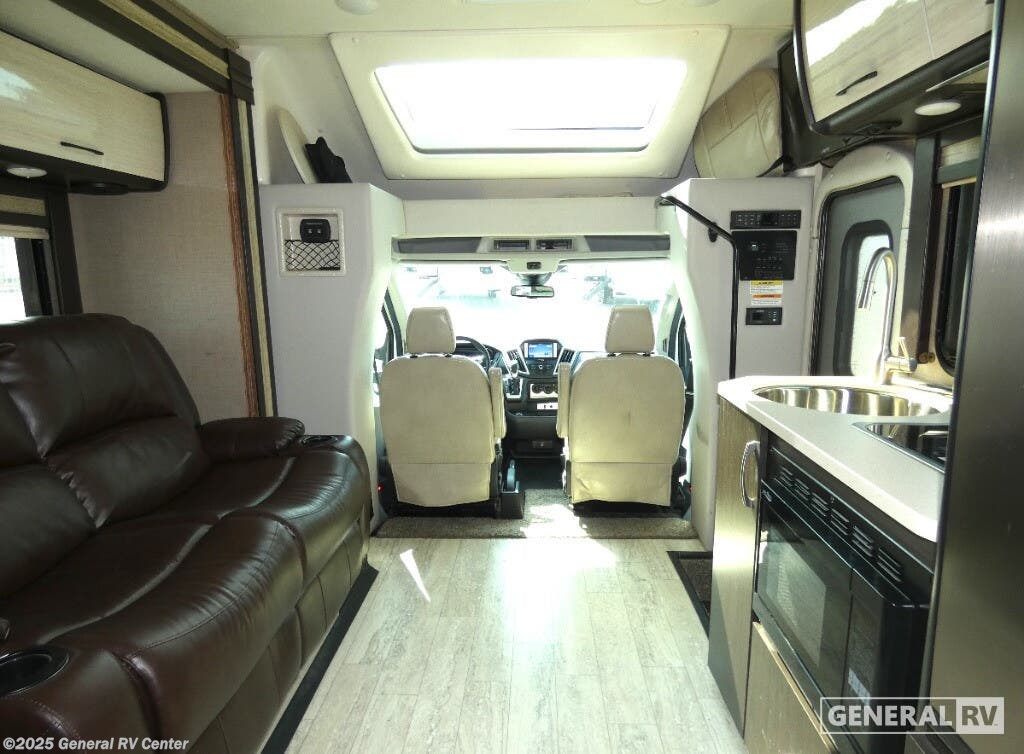 Used 2018 Thor Motor Coach Gemini 23TK available in Wayland, Michigan
