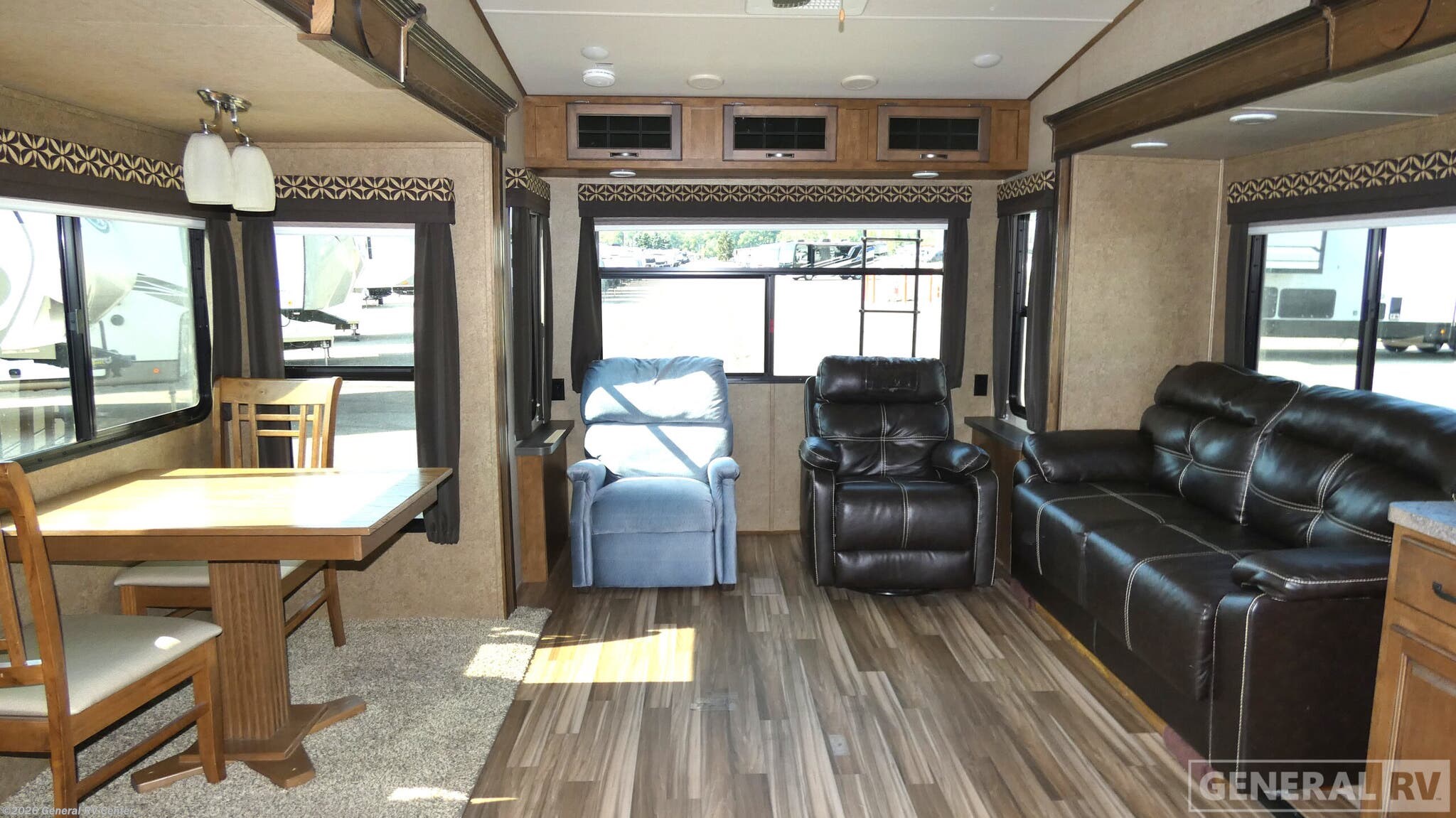 2016 Forest River Sabre LITE 28RL - Used Fifth Wheel For Sale by General RV Center in Wayland, Michigan