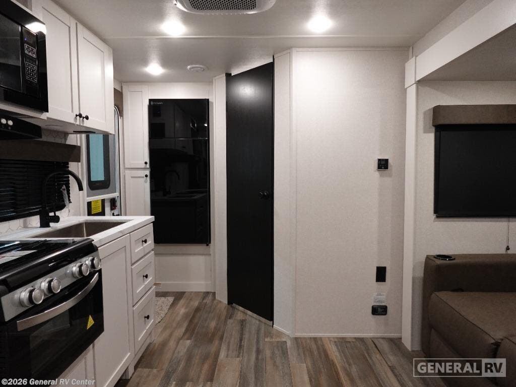 2026 Highland Ridge Range Lite 212FB - New Travel Trailer For Sale by General RV Center in Wayland, Michigan