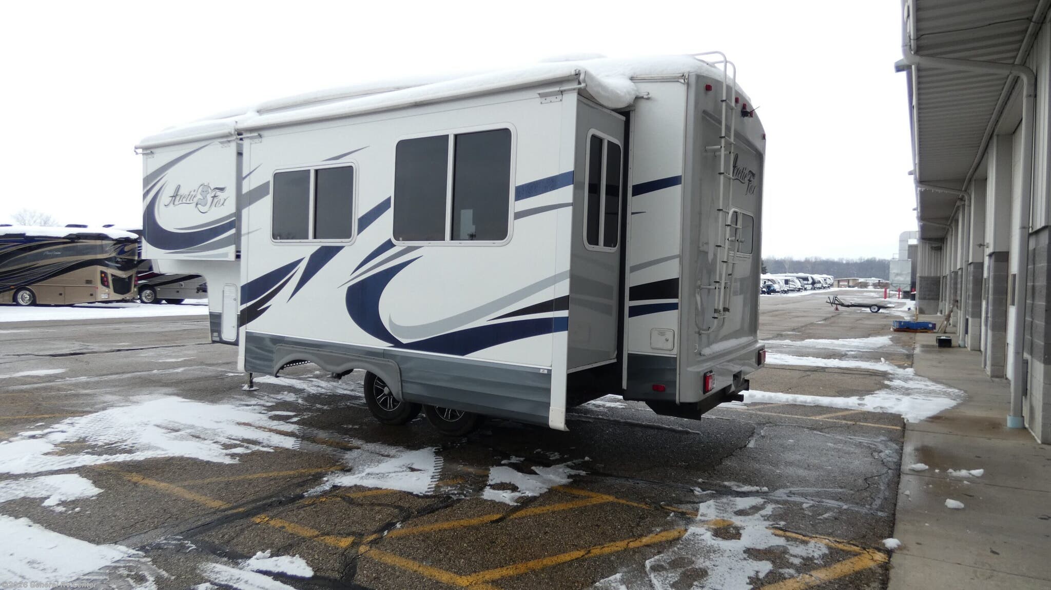 2017 Arctic Fox 27-5L by Northwood from General RV Center in Wayland, Michigan