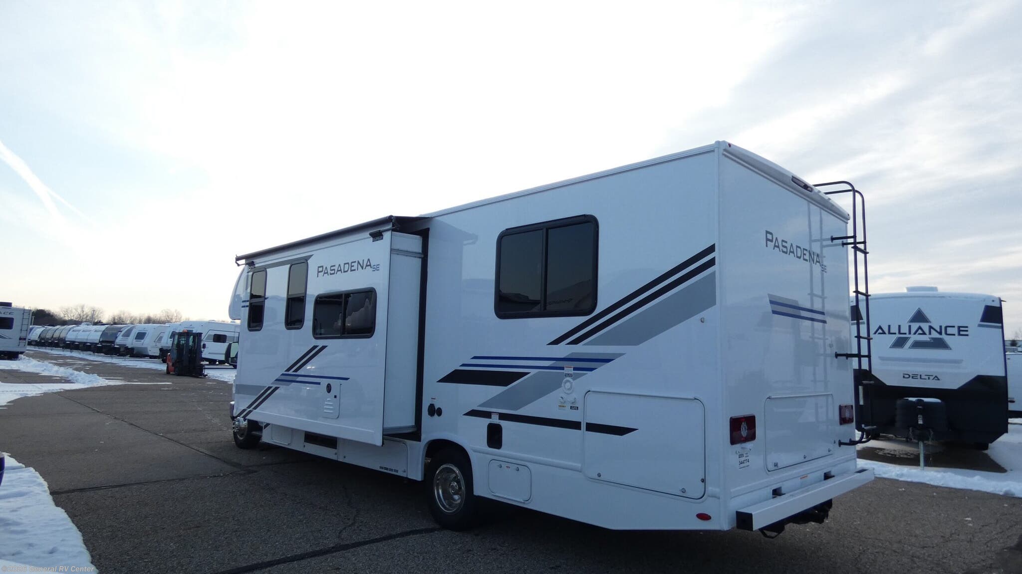 2026 Pasadena SE SE28 by Thor Motor Coach from General RV Center in Wayland, Michigan