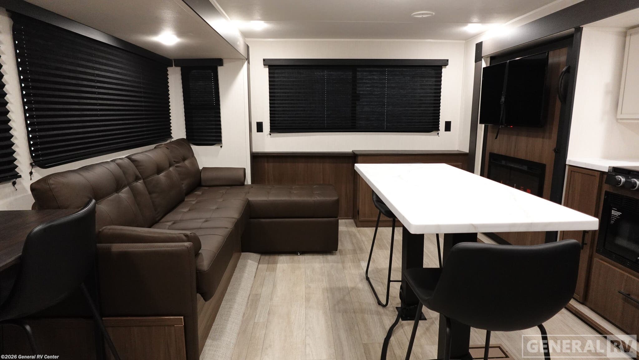 2026 Prime Time Avenger 27REI - New Travel Trailer For Sale by General RV Center in Wayland, Michigan
