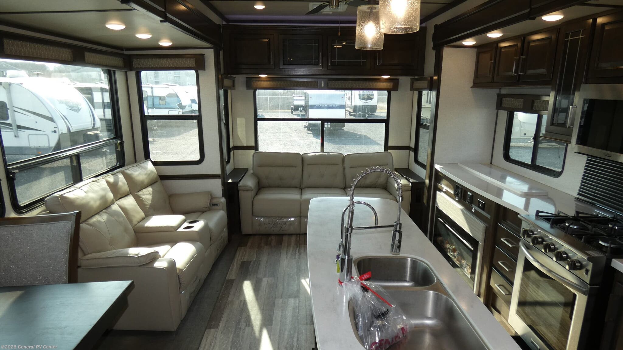 2022 Dutchmen Yukon 320RL - Used Fifth Wheel For Sale by General RV Center in Wayland, Michigan