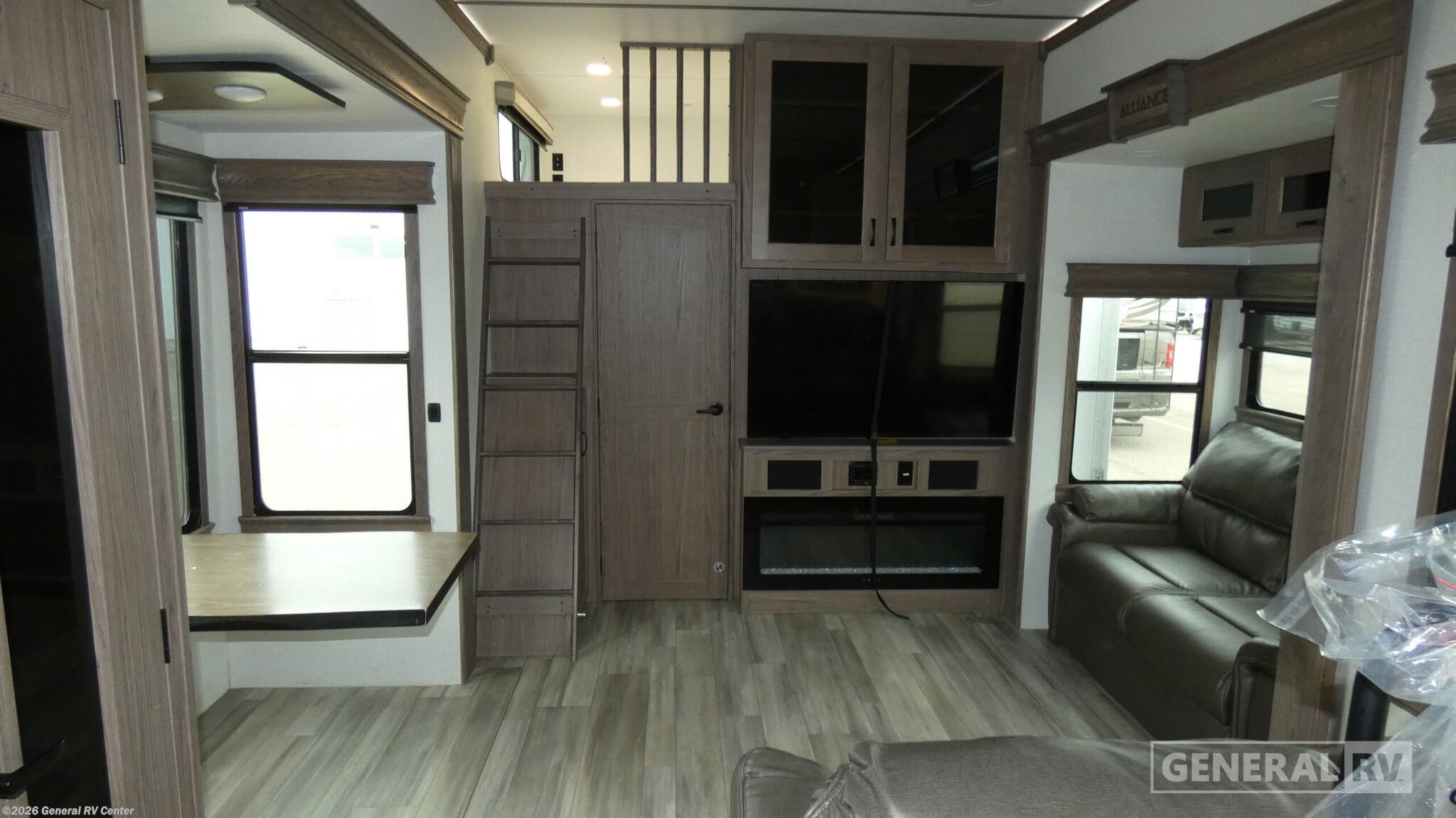 2023 Alliance RV Paradigm 395DS - Used Fifth Wheel For Sale by General RV Center in Wayland, Michigan