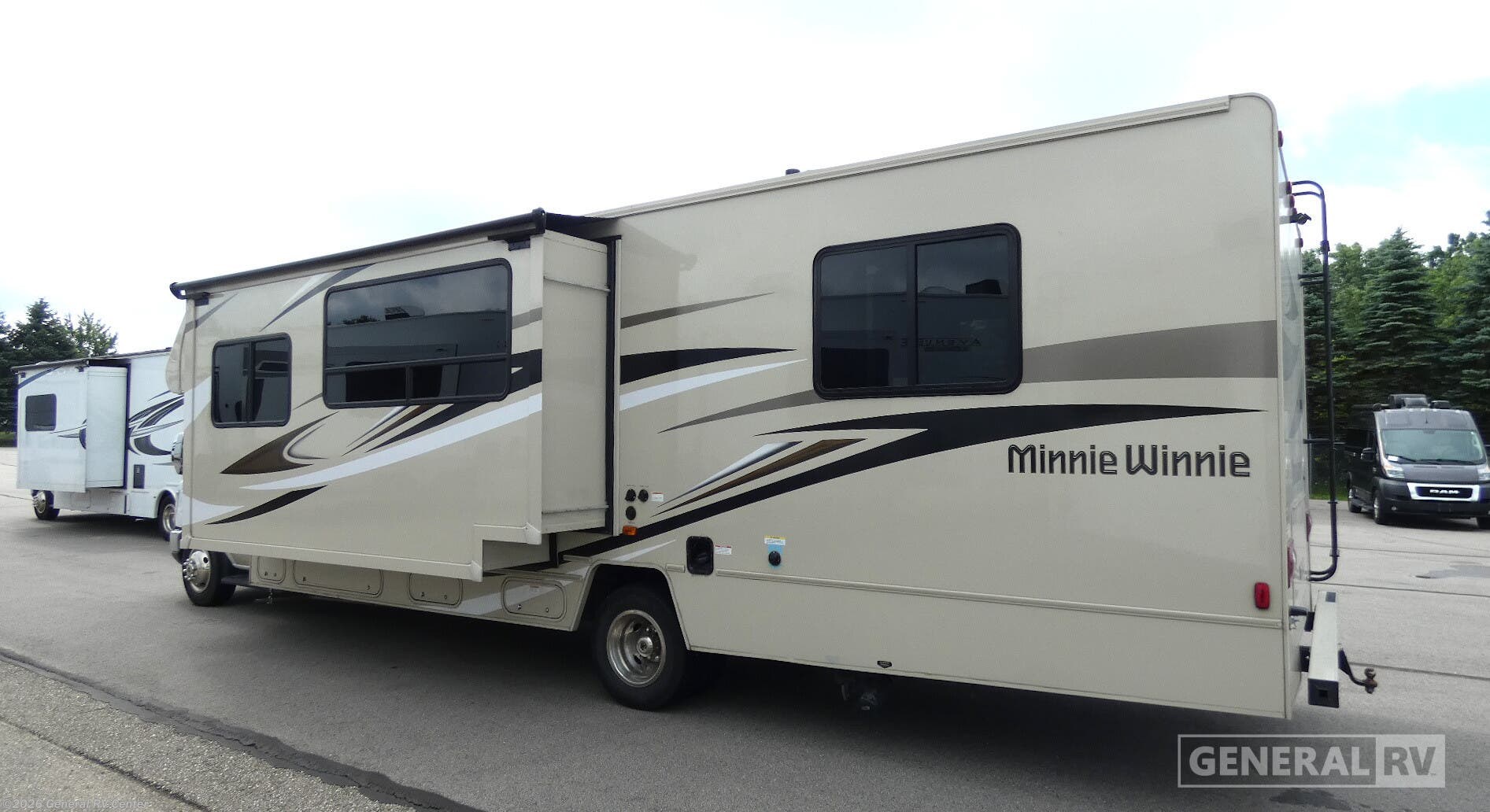 2020 Minnie Winnie 31K by Winnebago from General RV Center in Wayland, Michigan