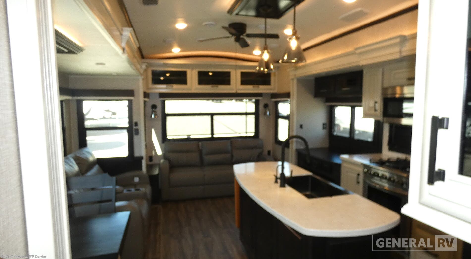 2023 Jayco Pinnacle 32RLTS - Used Fifth Wheel For Sale by General RV Center in Wayland, Michigan