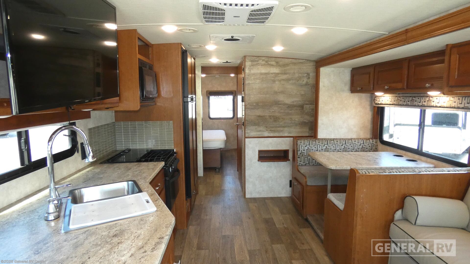 2019 Winnebago Vista 32Y - Used Class A For Sale by General RV Center in Wayland, Michigan