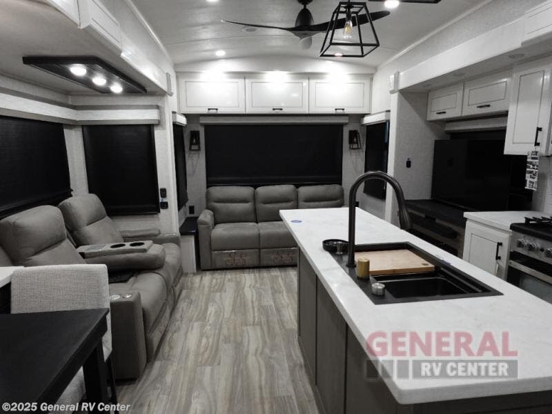 2025 Jayco Pinnacle 32RLTS RV for Sale in Wixom, MI 48393 316868