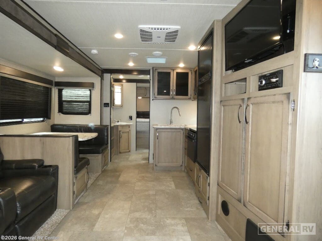 Used 2020 Grand Design Transcend 26RLS-1SLD available in Wixom, Michigan