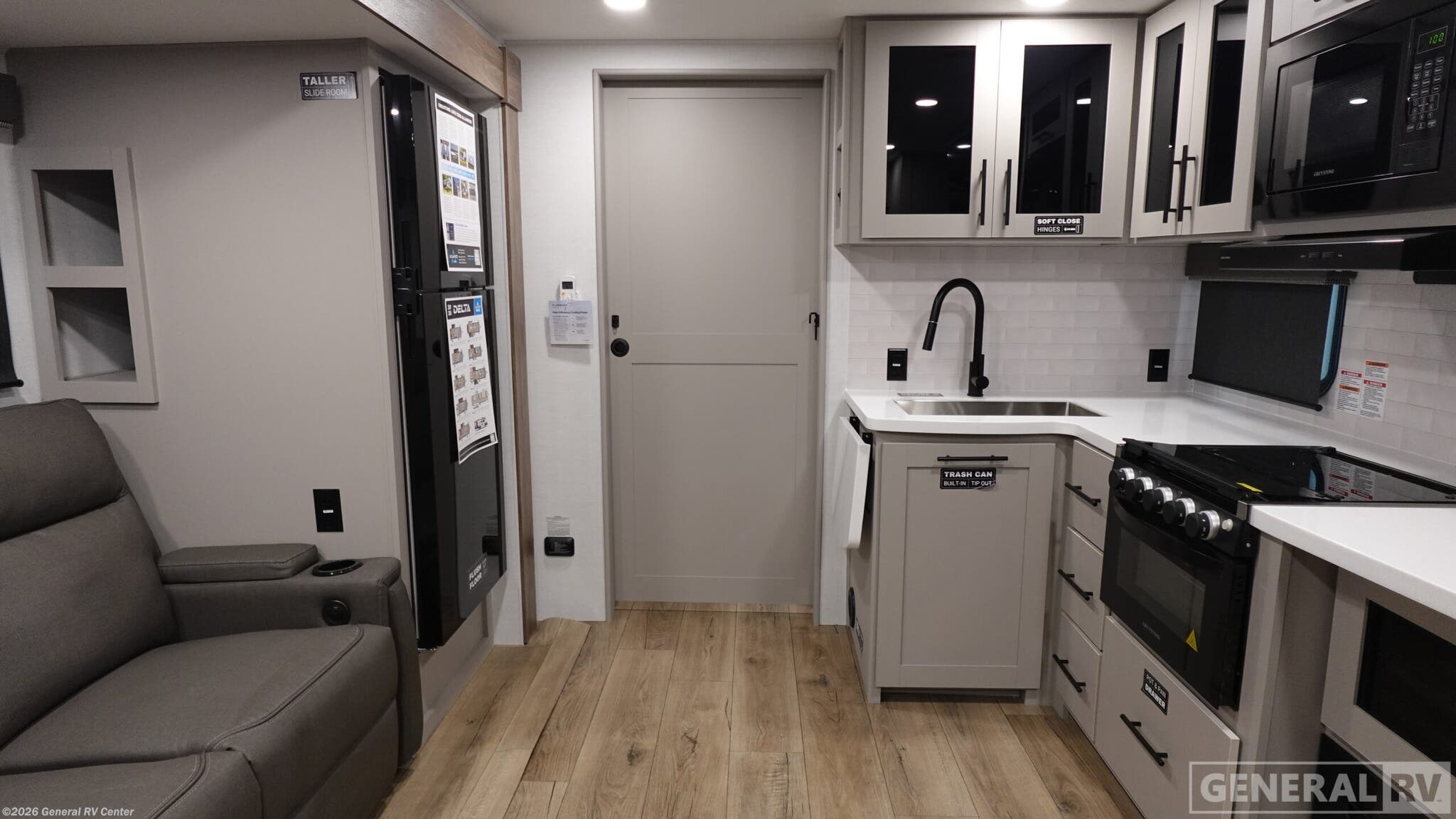 2026 Alliance RV Delta 252RL - New Travel Trailer For Sale by General RV Center in Wixom, Michigan