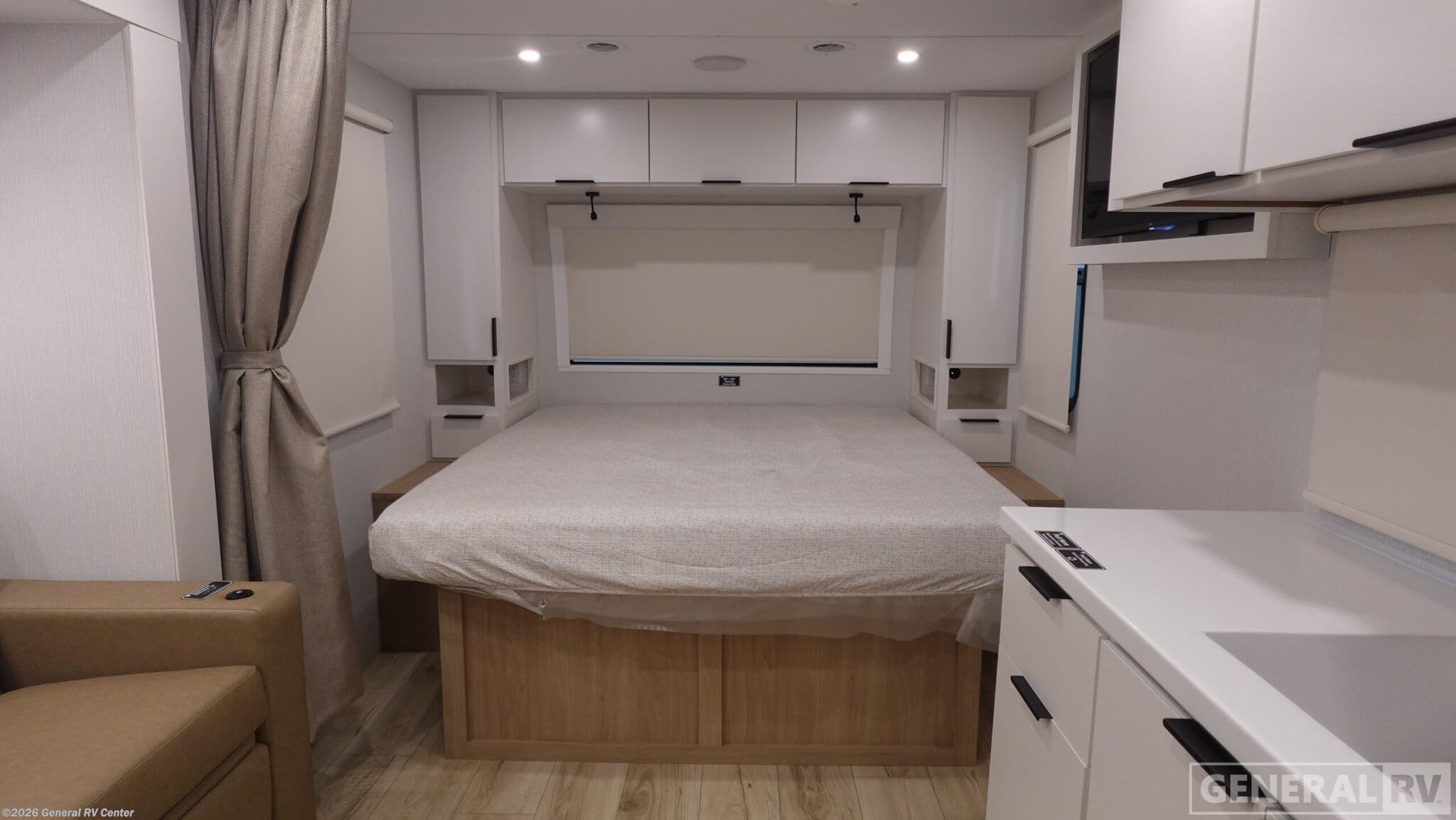 New 2026 Winnebago Thrive 18FBS available in Wixom, Michigan