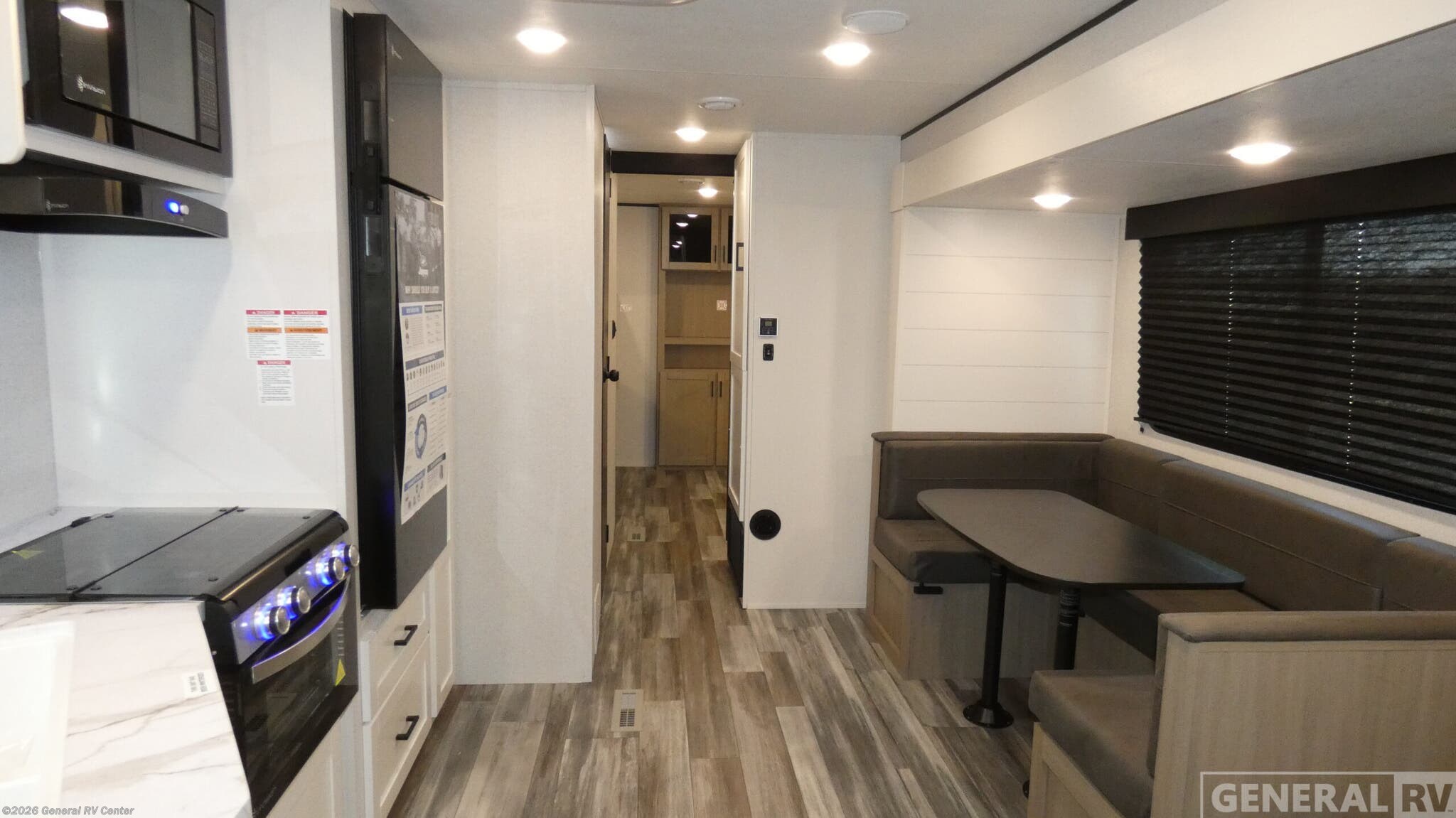 2026 Jayco Flight 321BDS - New Travel Trailer For Sale by General RV Center in Wixom, Michigan
