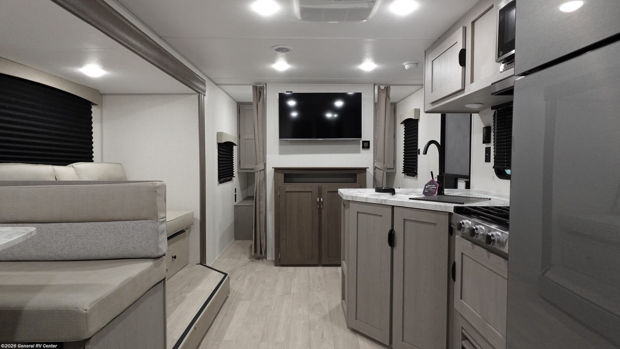 New 2026 Coachmen Clipper 262DBS available in Wixom, Michigan