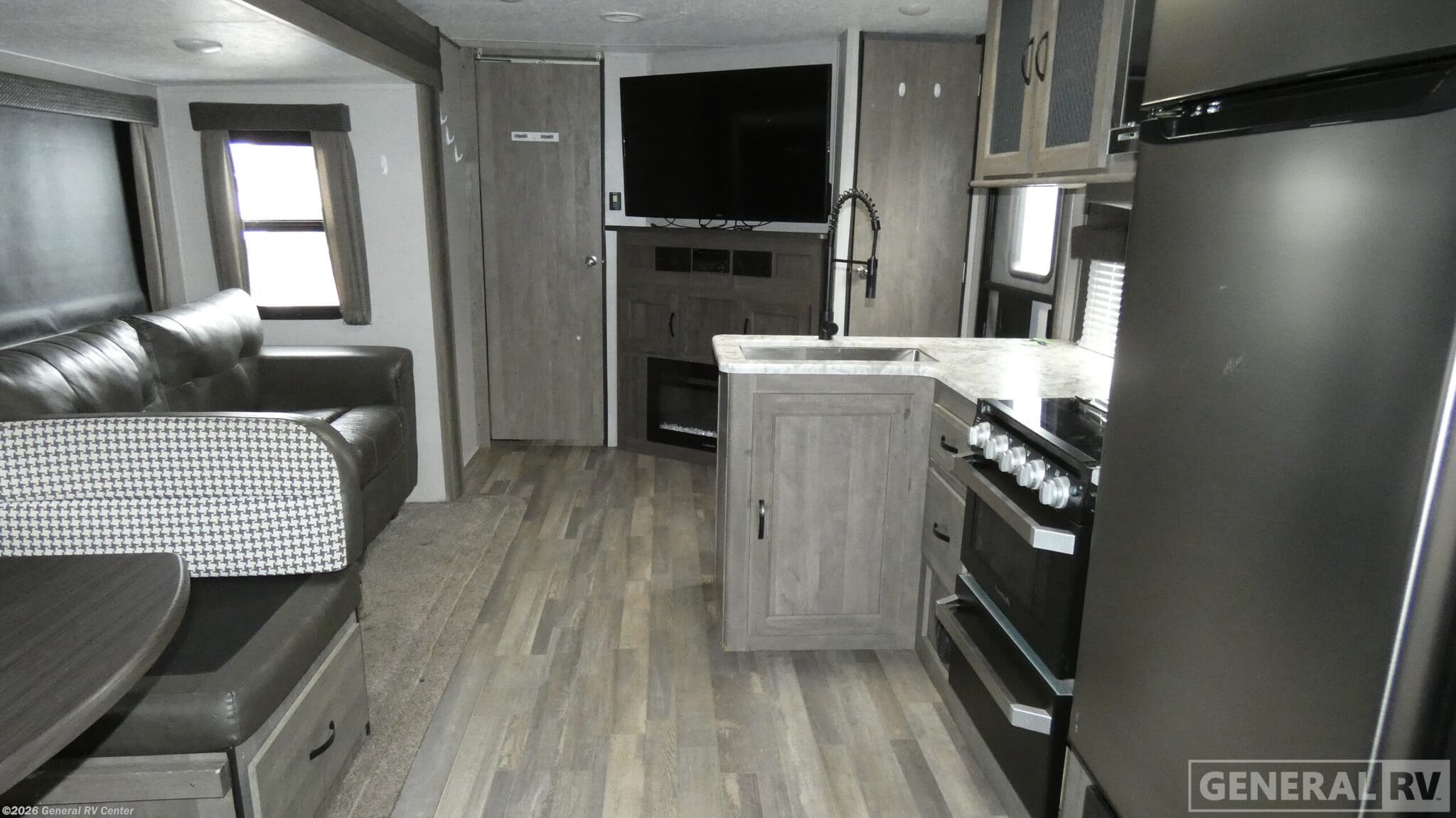 Used 2020 Forest River Vibe 26BH available in Wixom, Michigan