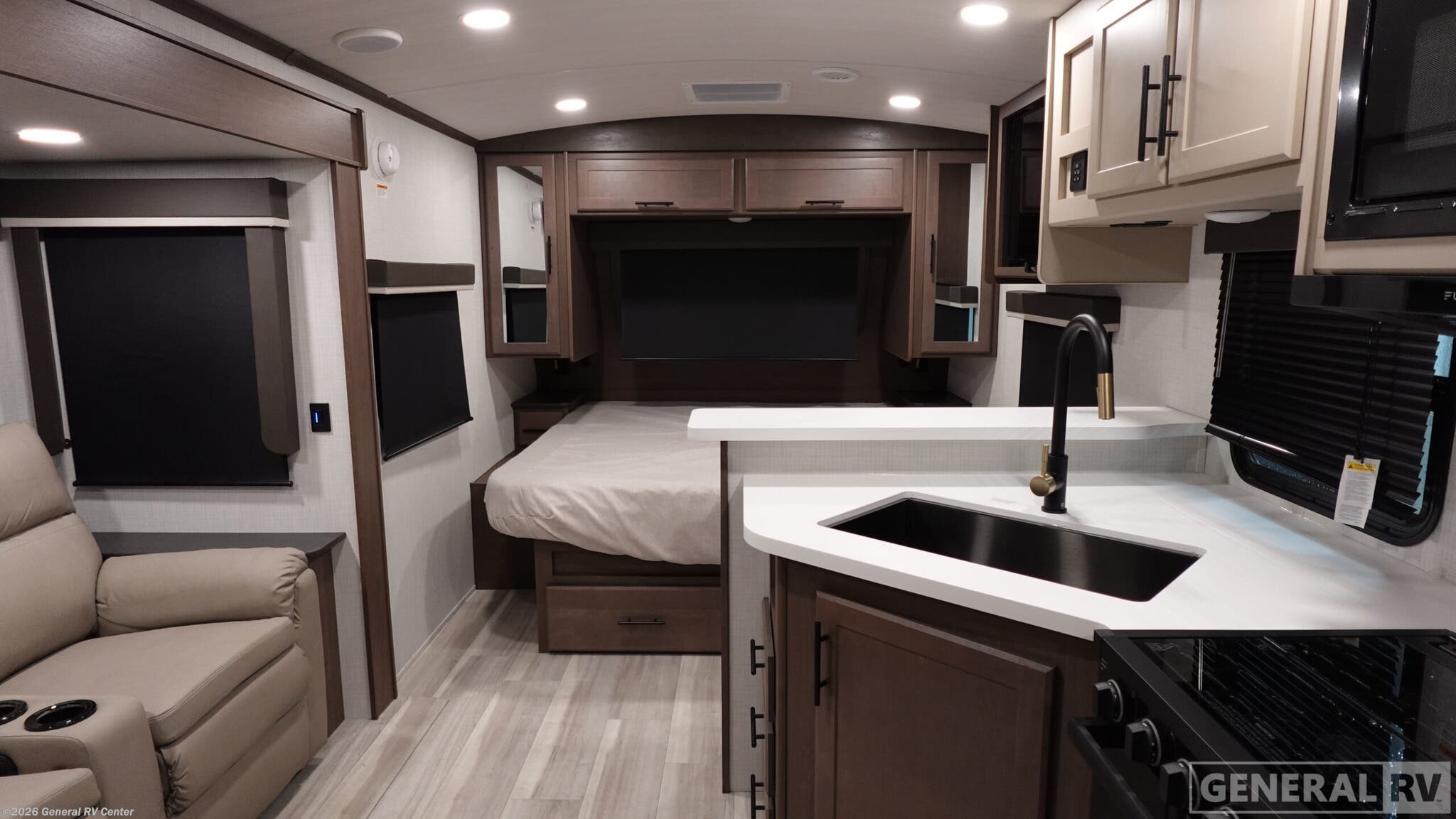 2026 Keystone Cougar 22RBS - New Travel Trailer For Sale by General RV Center in Wixom, Michigan