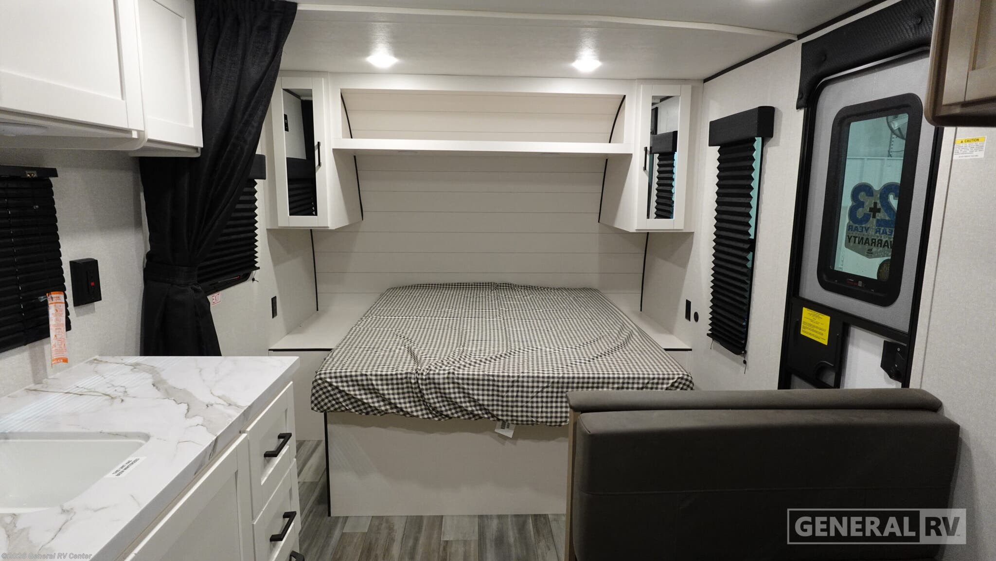 New 2026 Jayco Flight 175FQ available in Wixom, Michigan